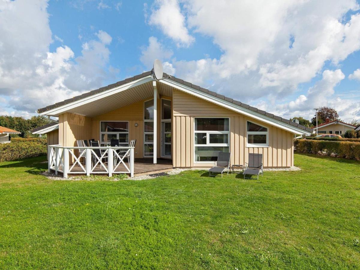 12 Person Holiday Home In Groemitz Exterior photo